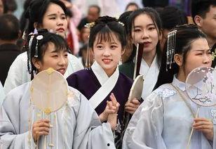 推特吃瓜爆料汉服,汉服文化引发吃瓜狂欢，揭秘汉服背后的故事与魅力